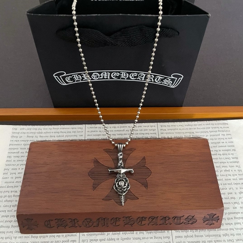 Ch*0me He**ts necklaces